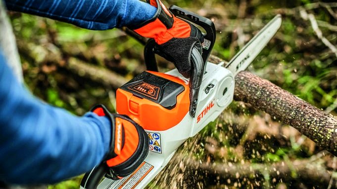 How To Fix A Pinched Chainsaw Bar In Just 5 Easy Steps!