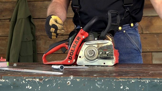 How To Put Chain Back On Chain Saw?