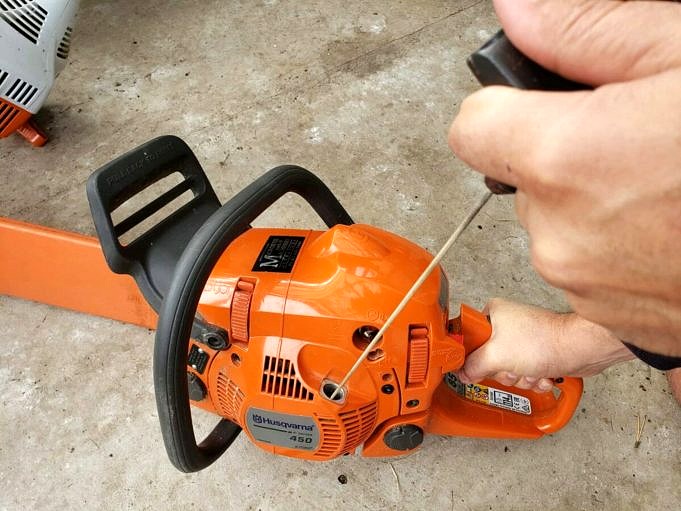 How To Start A Flooded Chainsaw In 2022. Step By Step Guide